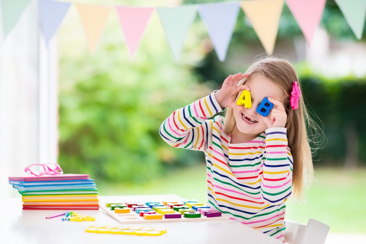 Inspire My Play – Kit Lettres Alphabet Silicone Sensoriel – 57 Lettres Minuscules + Voyelles Colorées – Jeu Éveil Lecture & Orthographe Dès 3 Ans – Compatible Jeu Désordonné