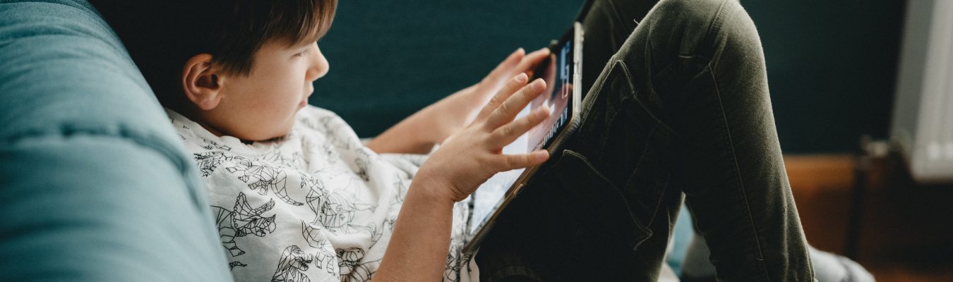 Des ressources gratuites en ligne pour amuser les enfants à la maison
